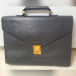 LV EPI BRIEFCASE (DAMAGE REPAIRED W/ DUCT TAPE, CORNER WEAR, TEAR ON SID…